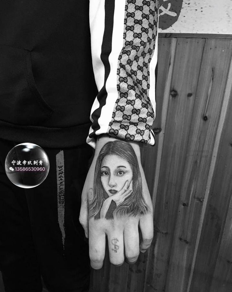 肖像纹身图片_手部欧美写实纹身图案