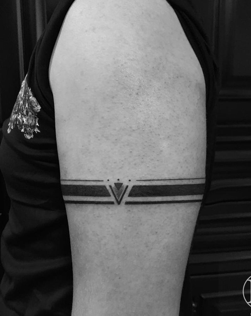 几何臂环纹身图片_手臂几何纹身图案