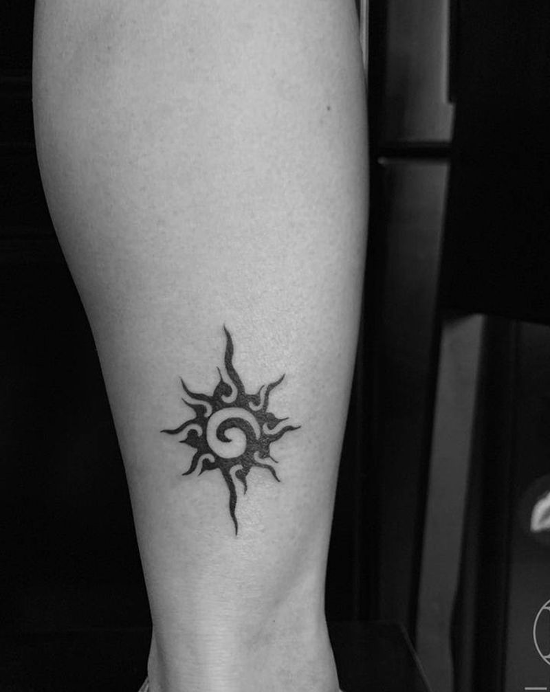 图腾纹身图片_腿部图腾纹身图案