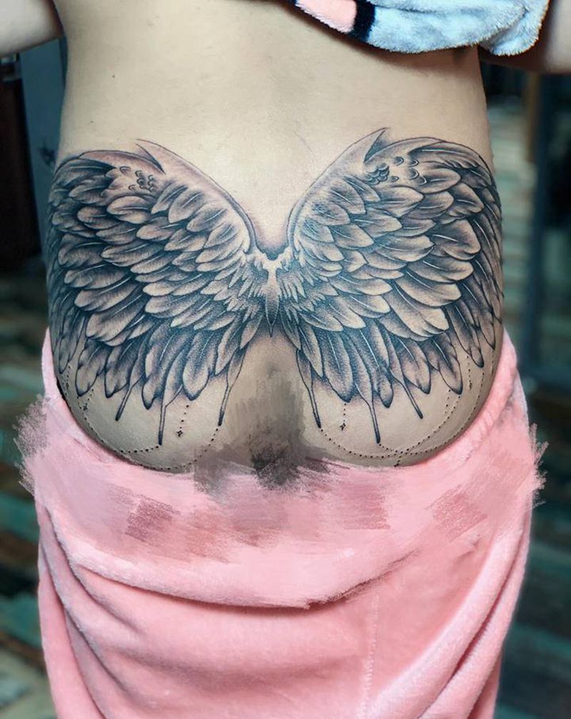 翅膀纹身图片_臀部几何点刺纹身图案