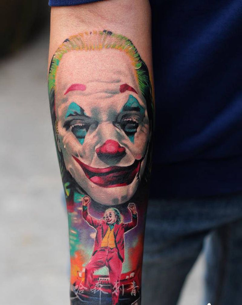 小丑纹身图片_手臂欧美写实纹身图案