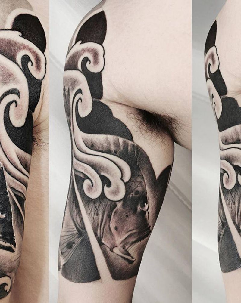 鱼纹身图片_手臂手部水墨老传统纹身图案