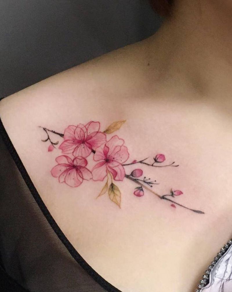 锁骨小花纹身图片_肩部纹身图案