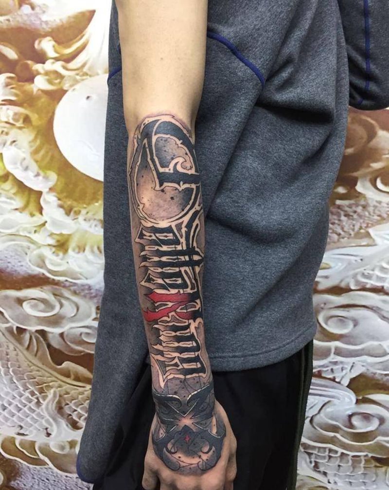 奇卡诺纹身图片_手臂花体字纹身图案