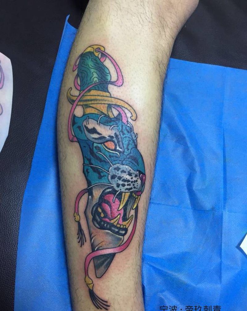 School纹身图片_腿部New School纹身图案