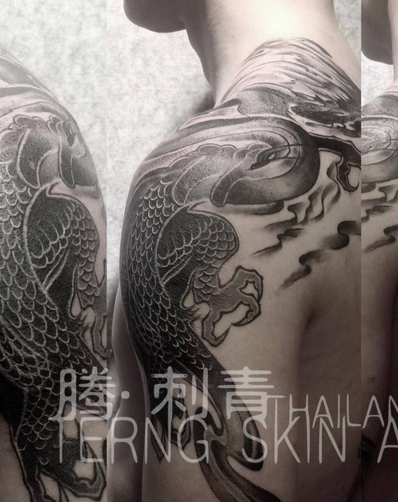 另类过肩龙遮盖旧纹身纹身图片_肩部手臂新传统龙遮盖纹身图案