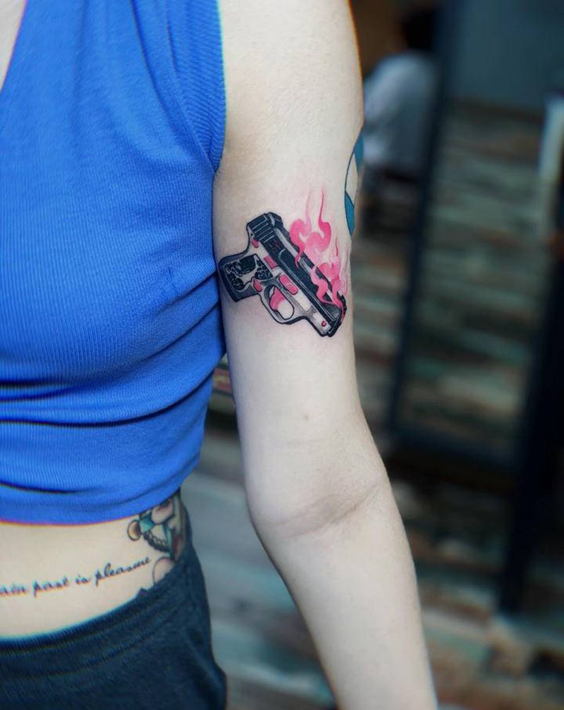 手枪纹身纹身图片_手臂New School新传统纹身图案