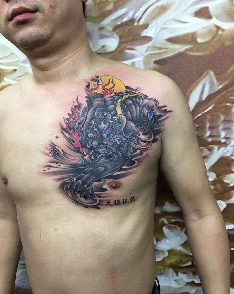 貔貅遮盖纹身图片_胸部新传统纹身图案