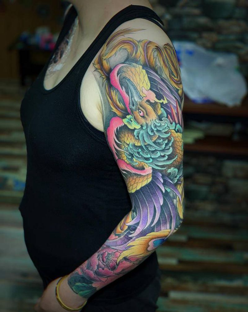 金凤凰花臂纹身图片_手部新传统遮盖纹身图案