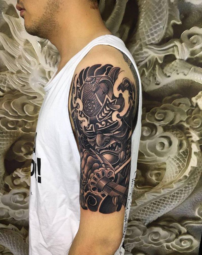 大臂武士纹身图片_手臂新传统纹身图案