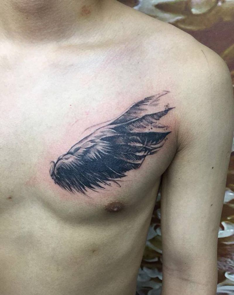 翅膀遮盖纹身图片_胸部新传统纹身图案
