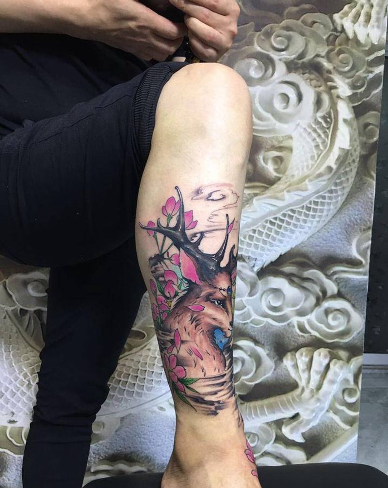 小鹿纹身图片_腿部新传统纹身图案