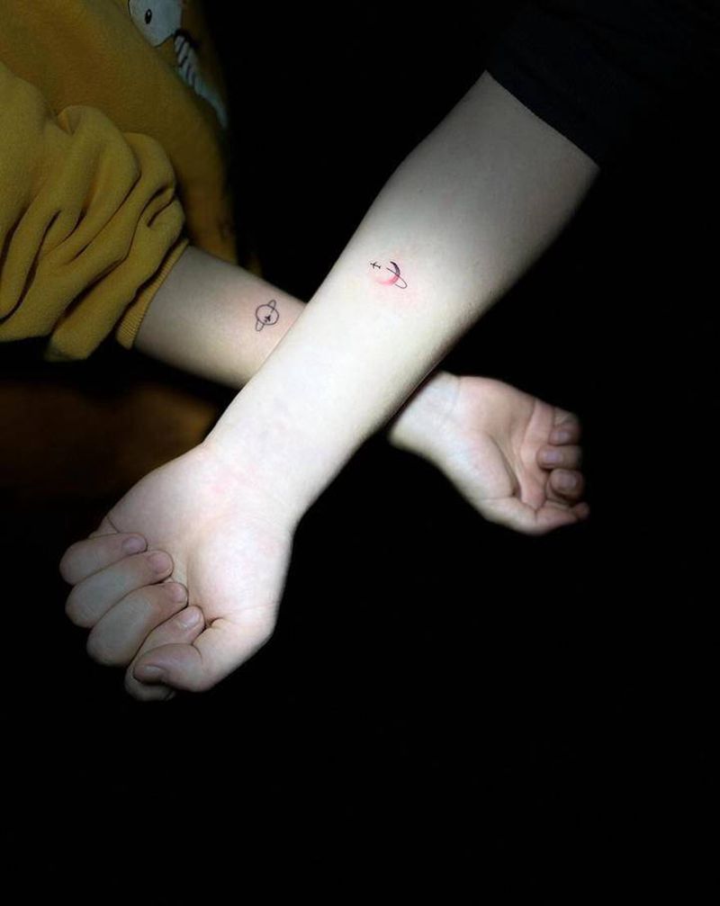 情侣纹身纹身图片_手臂几何花体字纹身图案