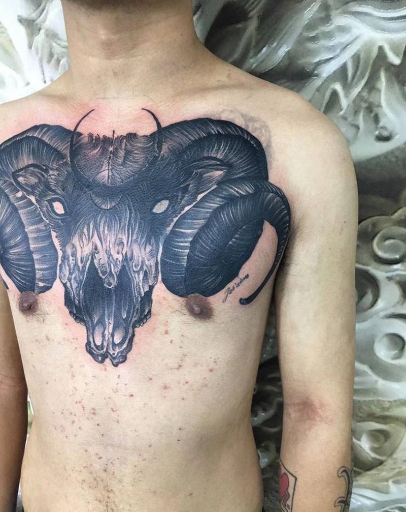 遮盖纹身图片_胸部新传统纹身图案