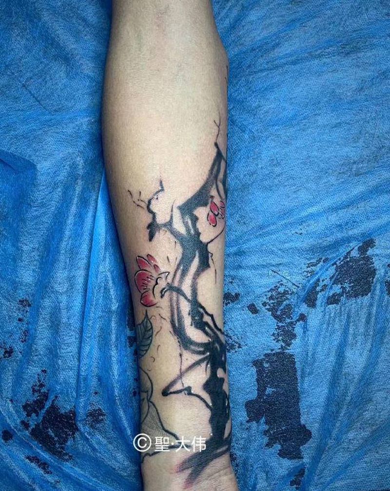 梅花纹身2019.7.29纹身图片_手臂水彩水墨梅花纹身图案