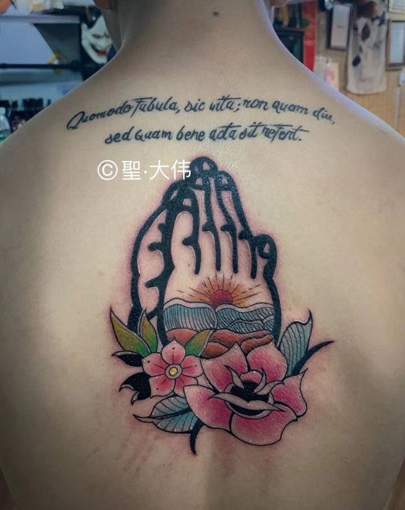 上帝之手 欧美 花纹身图片_背部Old SchoolNew School上帝之手纹身图案