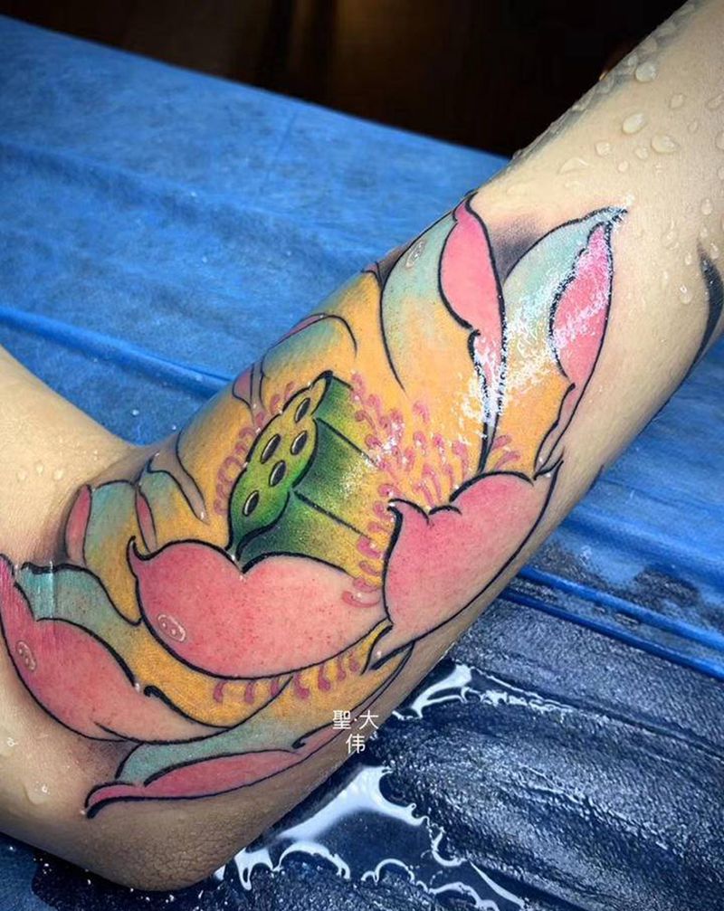 荷花纹身纹身图片_手臂新传统荷花纹身图案