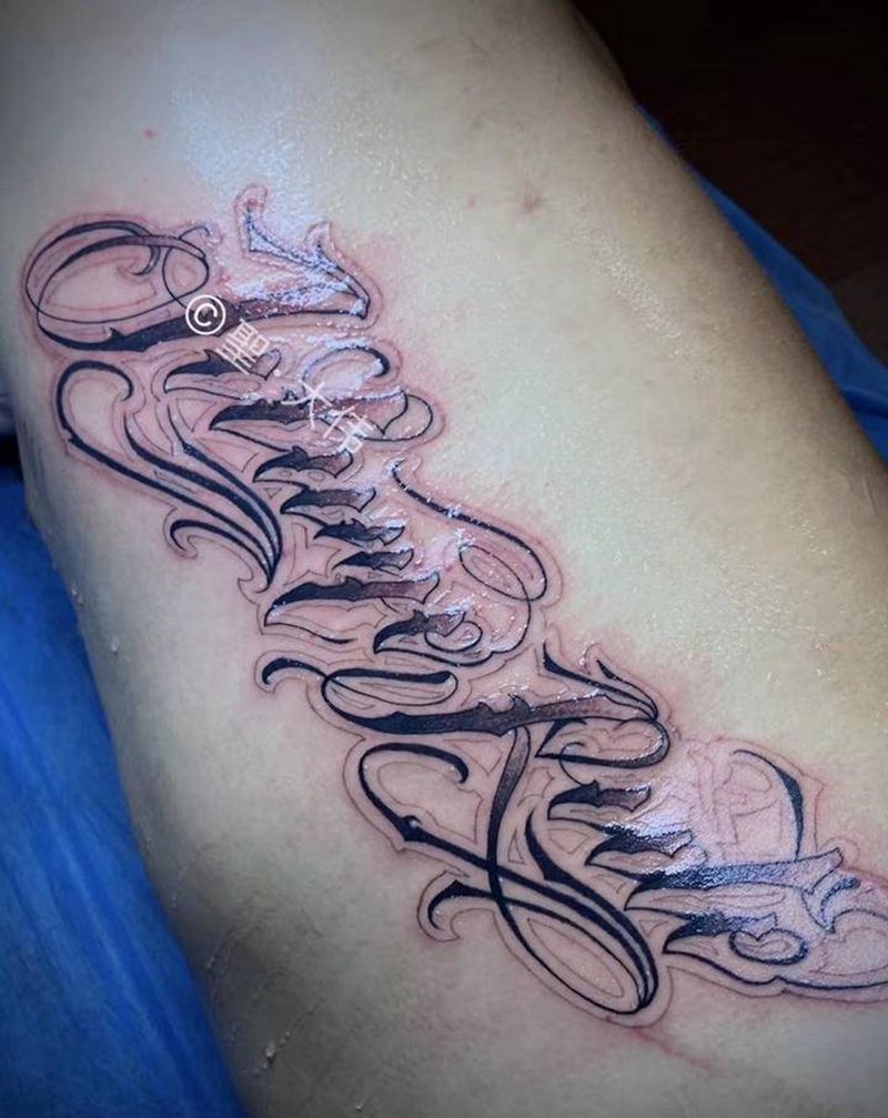 花体字纹身纹身图片_腹部花体字纹身图案