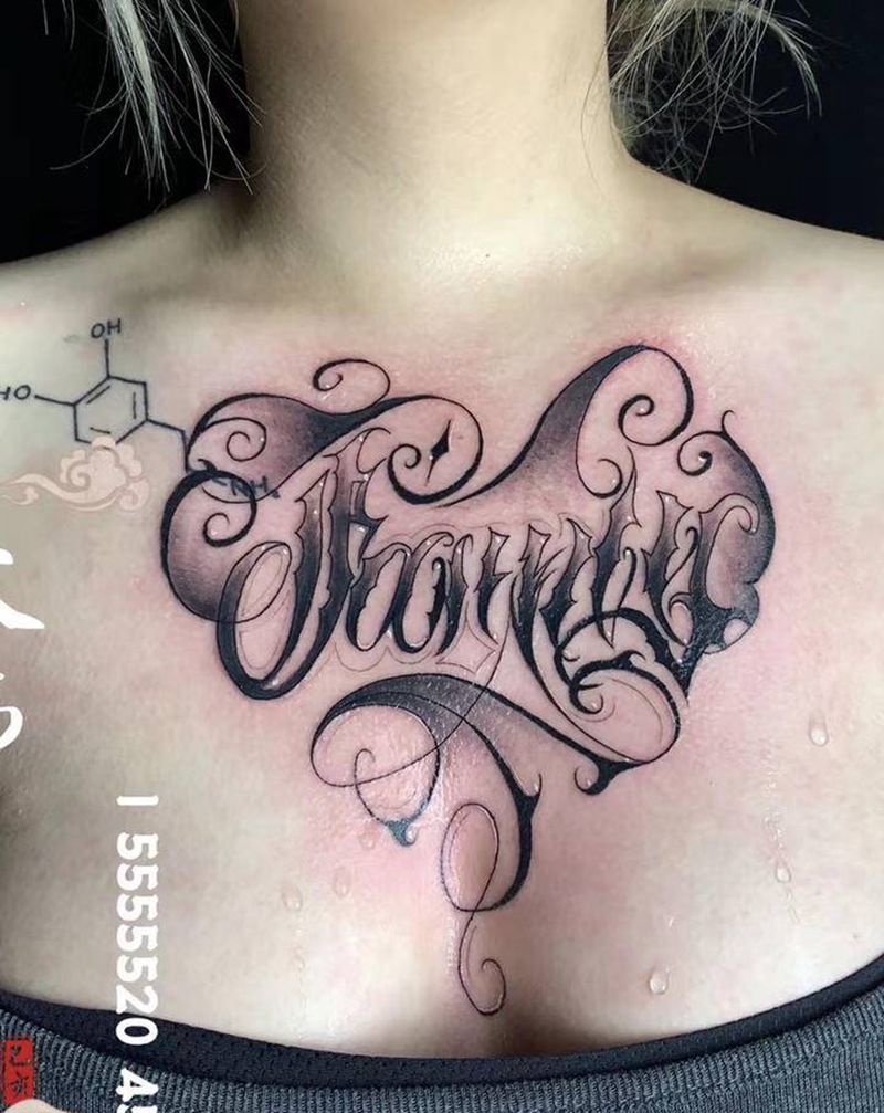 爱心花体纹身图片_胸部花体字心纹身图案