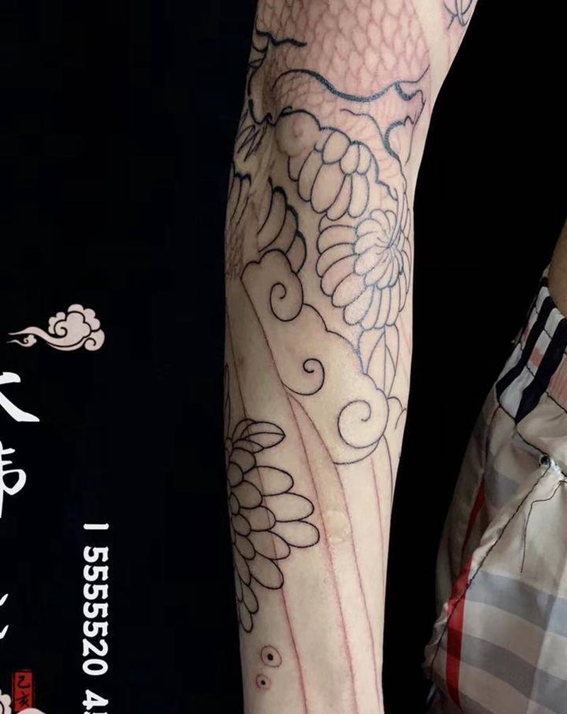 老传统龙纹身纹身图片_手臂老传统龙纹身图案