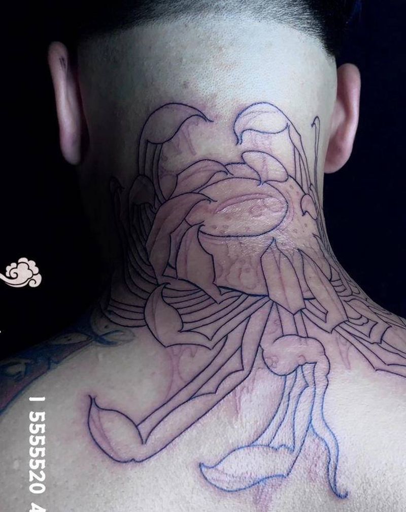 眼珠子纹身纹身图片_颈部背部New School水彩花纹身图案