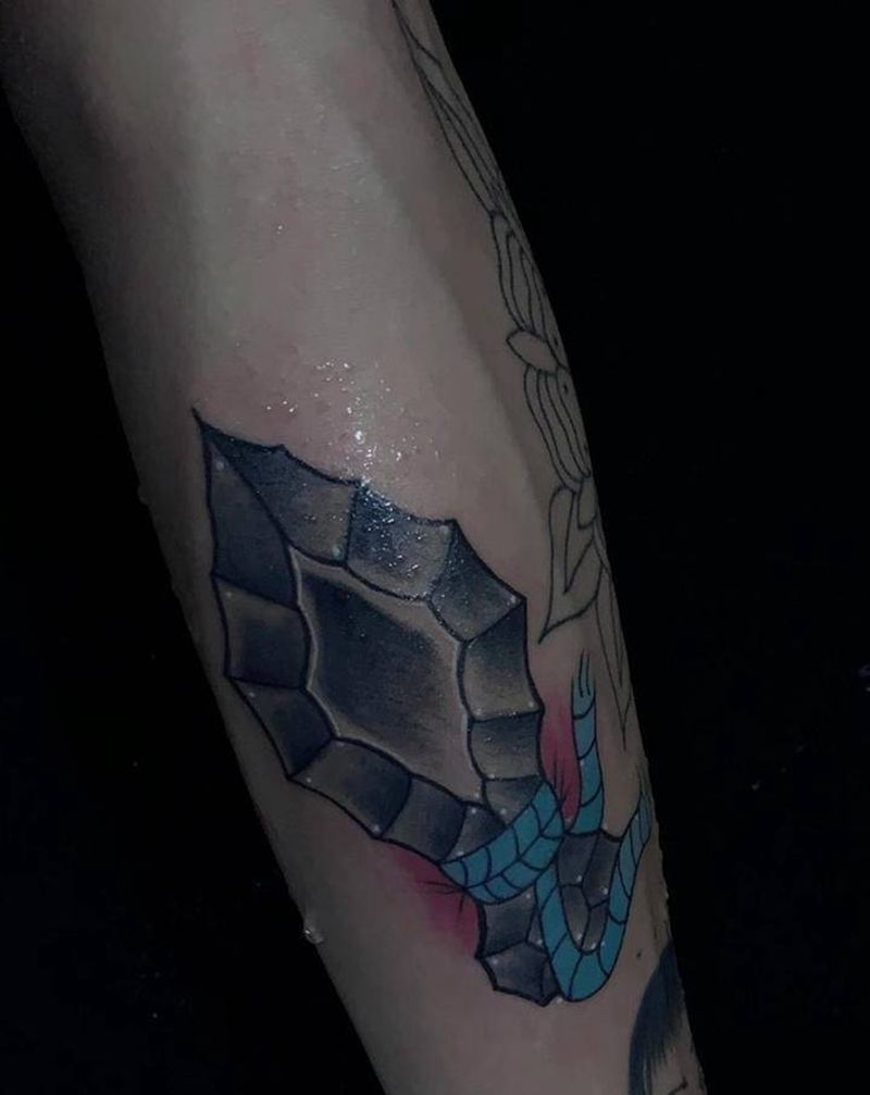 石矛纹身图片_手臂Old SchoolNew School纹身图案