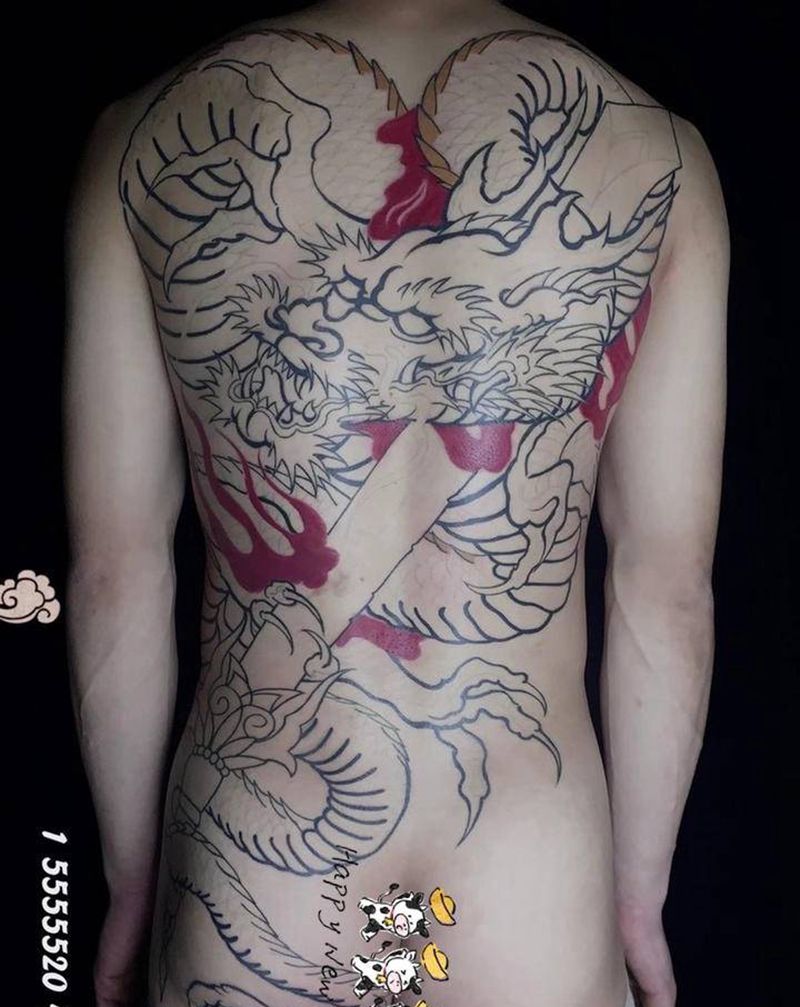 龙纹身图片_背部老传统纹身图案