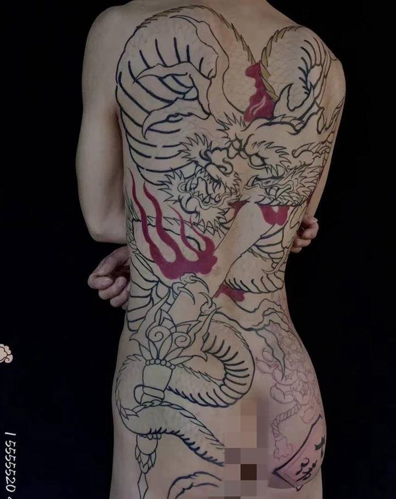 龙纹身图片_背部老传统纹身图案