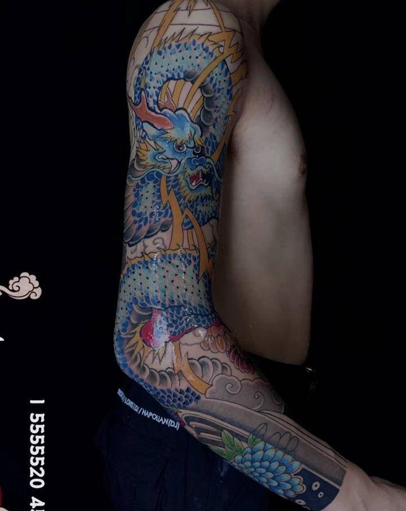 龙纹身图片_手臂老传统龙纹身图案