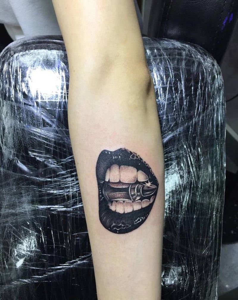 小图一枚纹身图片_手臂欧美写实纹身图案