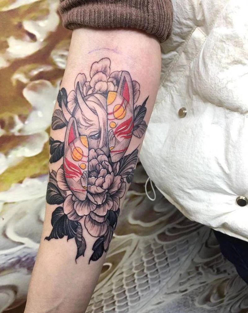 素花美女纹身图片_手臂新传统纹身图案