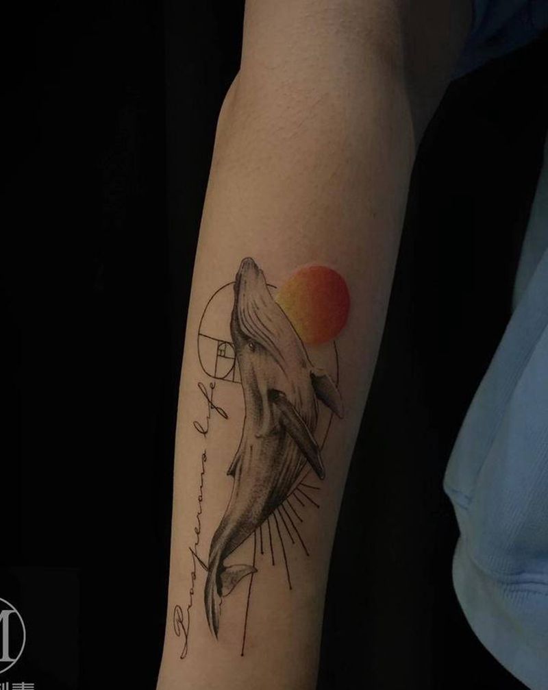 鲸鱼纹身图片_手臂几何水墨纹身图案