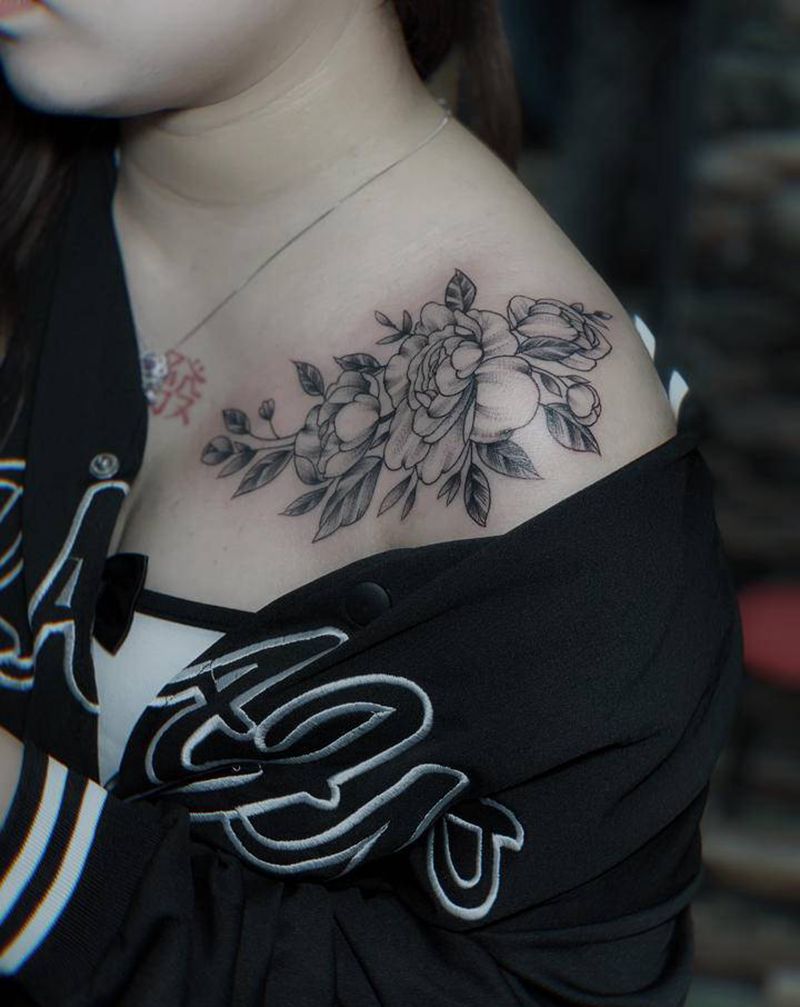 素花纹身纹身图片_胸部肩部点刺新传统纹身图案