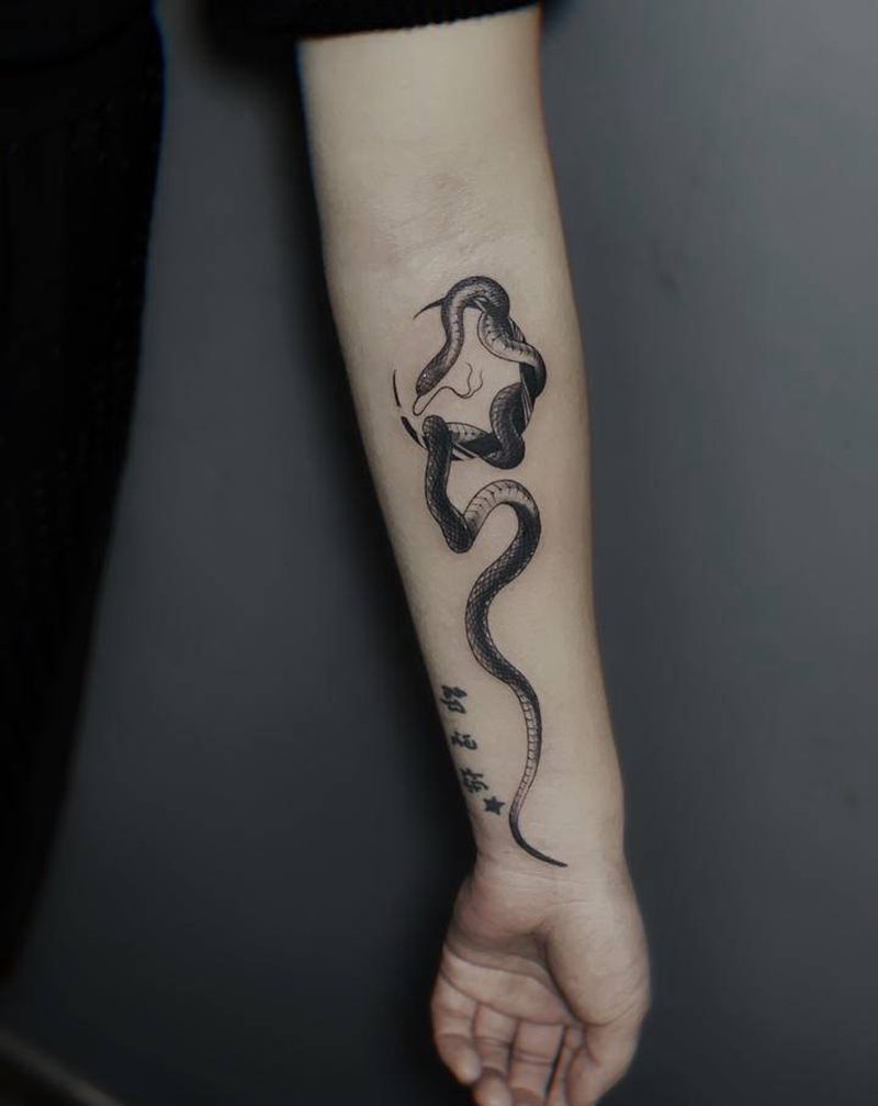 蛇纹身纹身图片_手部手臂点刺图腾纹身图案