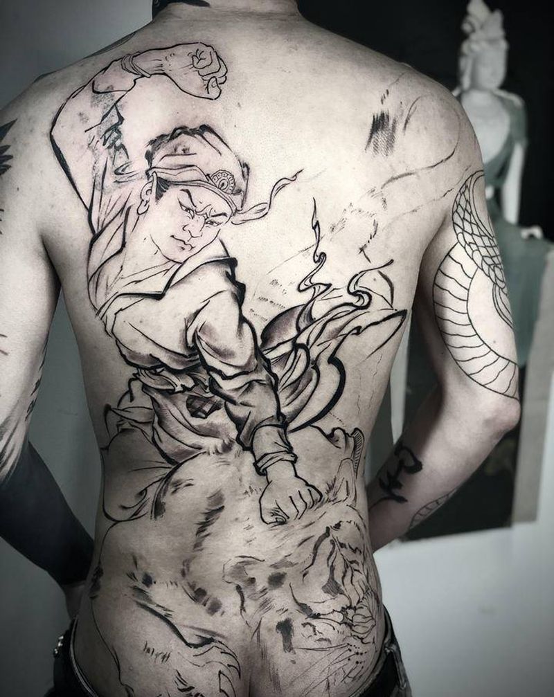 武松打虎纹身图片_背部臀部老传统水墨纹身图案