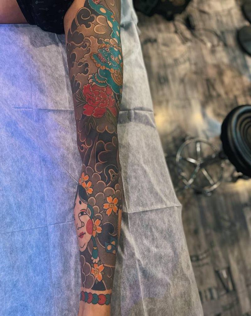 花腿唐狮纹身图片_老传统纹身图案