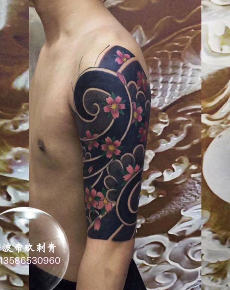 日式樱花臂纹身图片_手臂老传统纹身图案