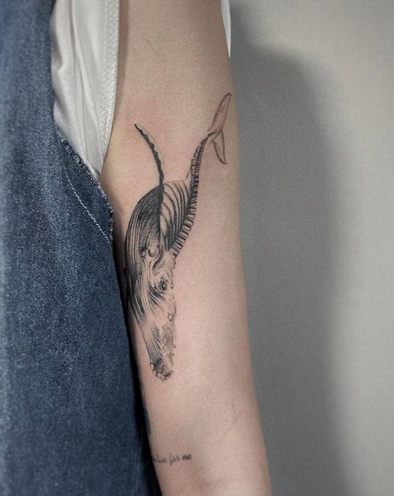 大臂鲸鱼纹身图片_手臂点刺纹身图案