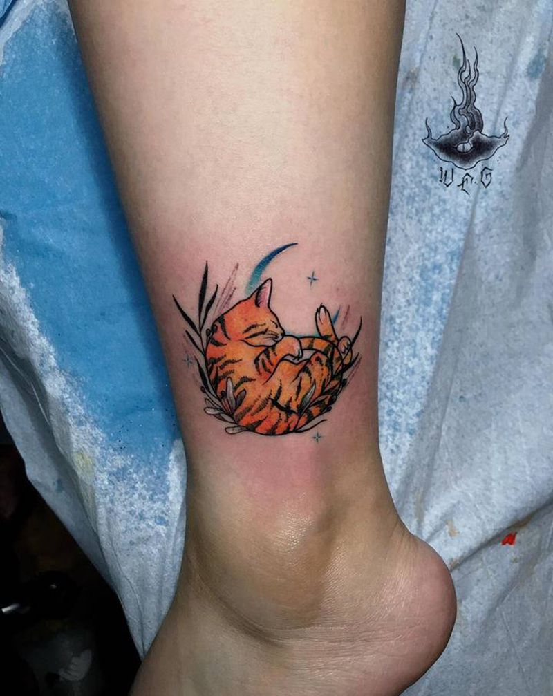 猫咪纹身图片_腿部纹身图案