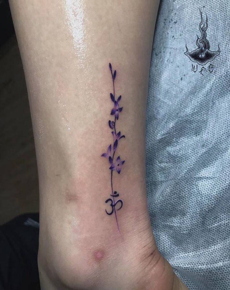 小花纹身图片_腿部纹身图案