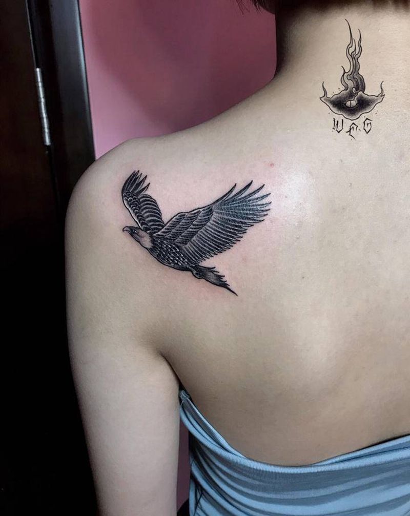 鹰纹身图片_肩部纹身图案