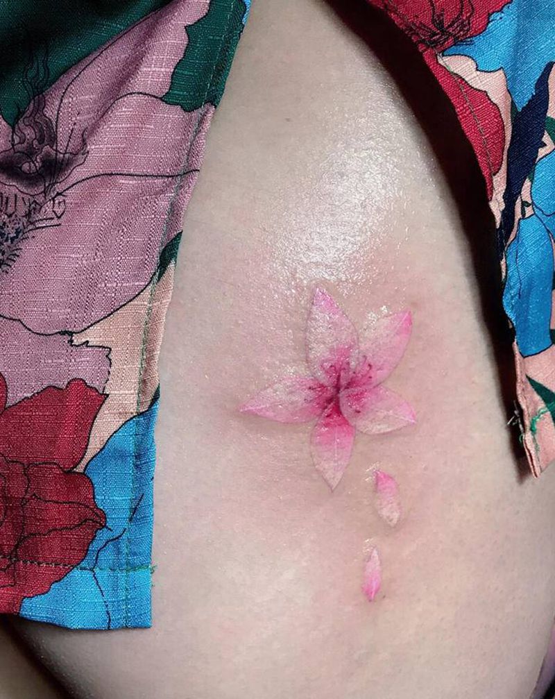 桃花纹身图片_臀部纹身图案