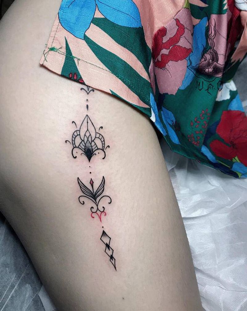 樊花纹身图片_臀部纹身图案