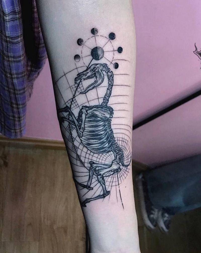 马骨架纹身图片_手部纹身图案