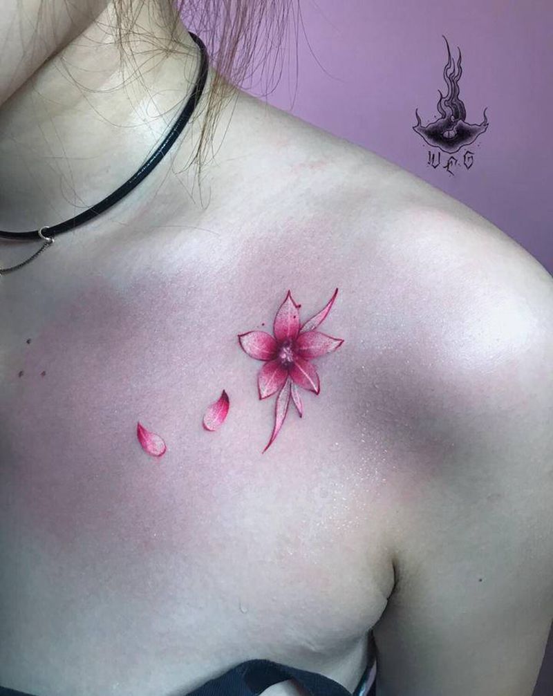 小花纹身图片_胸部纹身图案