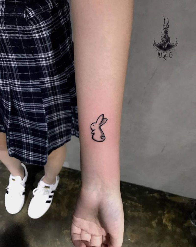 兔子纹身图片_手部纹身图案