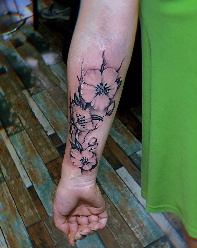 花纹身图片_手臂水墨新传统纹身图案