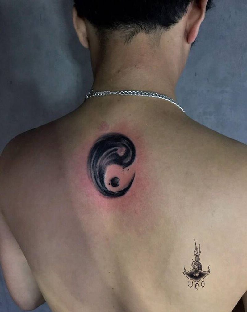 修改一个太极纹身图片_背部纹身图案