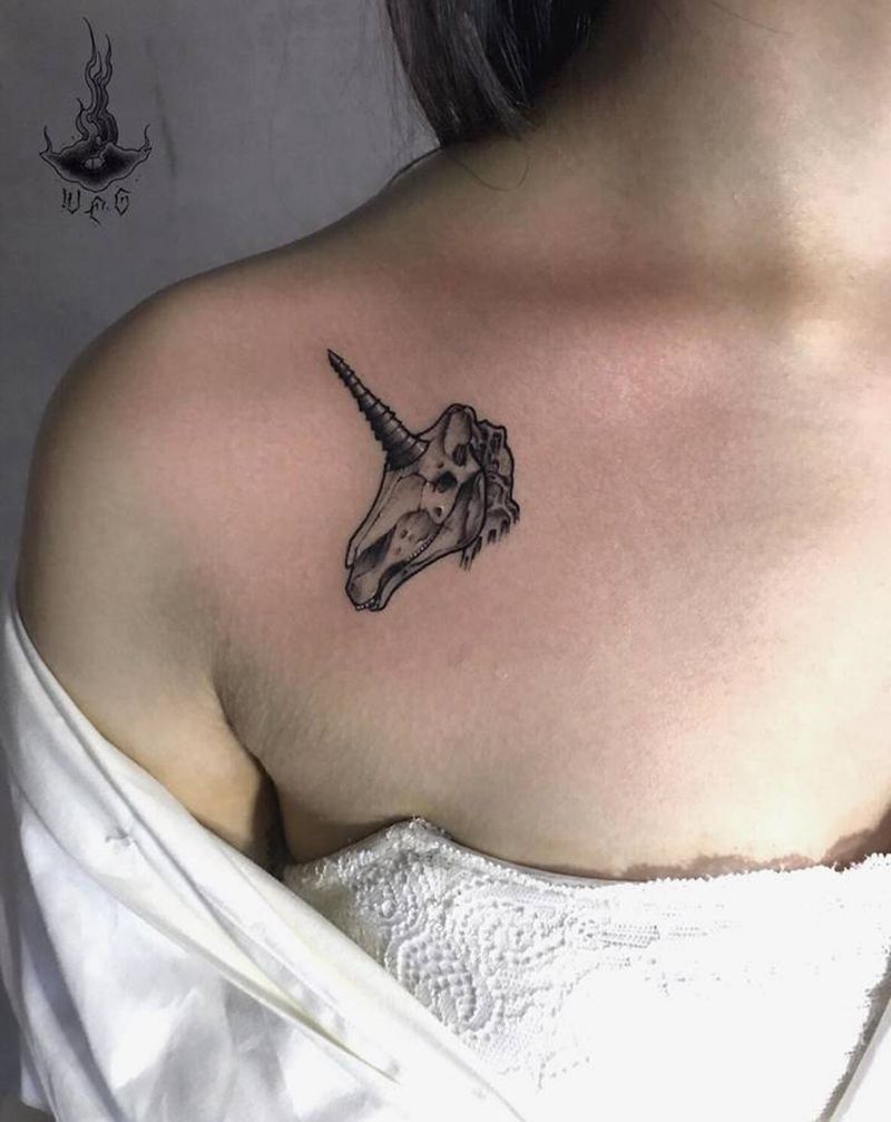 独角兽纹身图片_肩部纹身图案