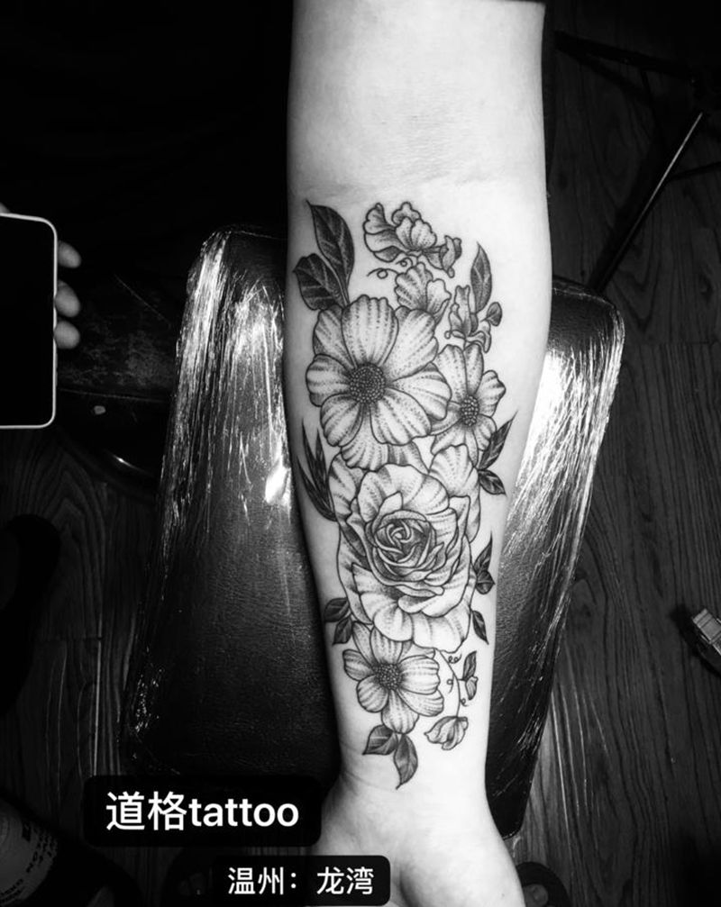 素花纹身图片_手臂点刺纹身图案